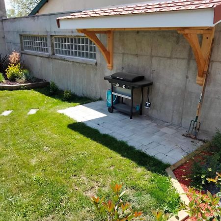 Sejour Au Jardin De Cupidon Avec Jacuzzi Et Sauna Balbigny Экстерьер фото
