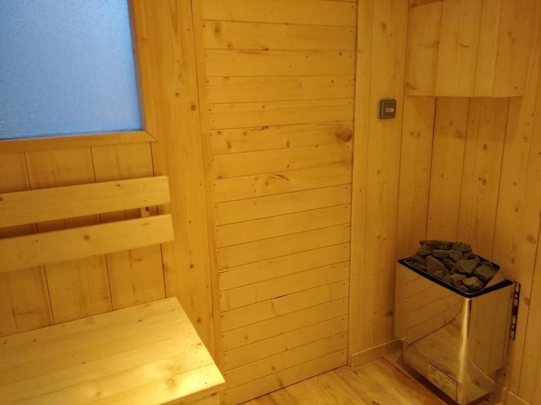 Sejour Au Jardin De Cupidon Avec Jacuzzi Et Sauna Balbigny Экстерьер фото