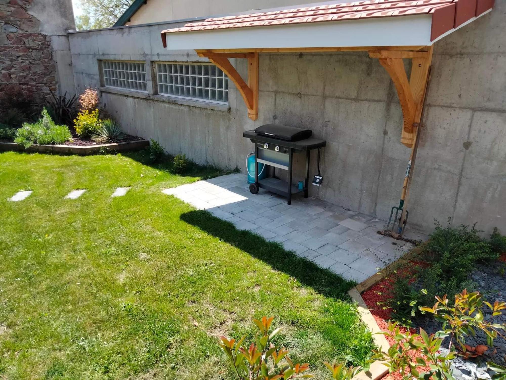 Sejour Au Jardin De Cupidon Avec Jacuzzi Et Sauna Balbigny Экстерьер фото